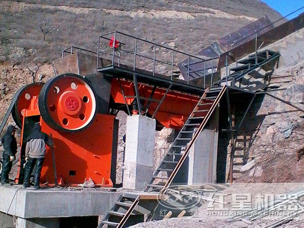 破碎石料生產線現(xiàn)場圖