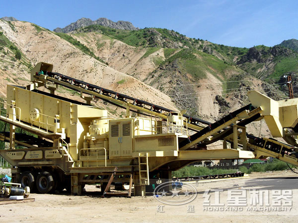 移動式破碎站生產現(xiàn)場 移動式破碎站生產現(xiàn)場