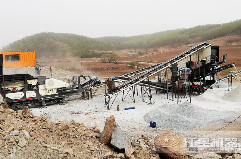 移動(dòng)碎沙機(jī)工作現(xiàn)場(chǎng) 移動(dòng)碎沙機(jī)工作現(xiàn)場(chǎng)