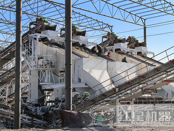 砂石骨料生產(chǎn)線(xiàn)現(xiàn)場(chǎng)