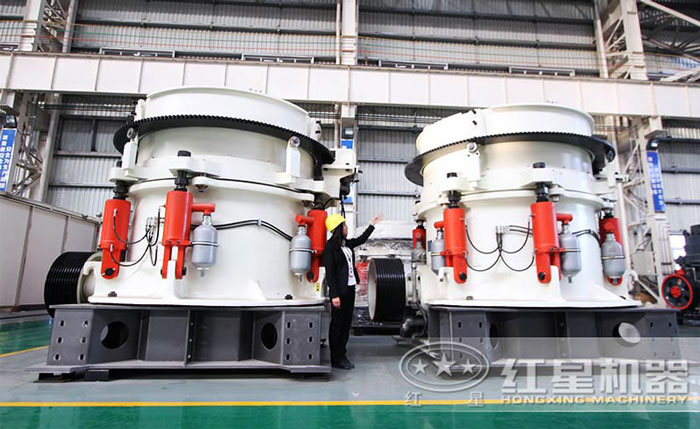 時(shí)產(chǎn)600噸多缸液壓圓錐破碎機(jī) 時(shí)產(chǎn)600噸多缸液壓圓錐破碎機(jī)