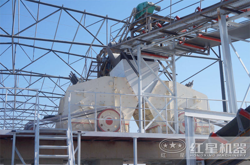 反擊破碎機工作現場