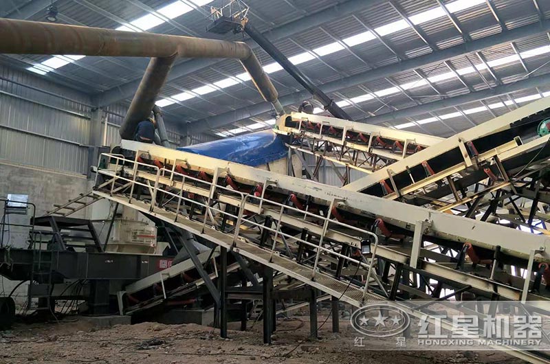 濟(jì)源花崗巖移動(dòng)制砂生產(chǎn)現(xiàn)場(chǎng) 濟(jì)源花崗巖移動(dòng)制砂生產(chǎn)現(xiàn)場(chǎng)