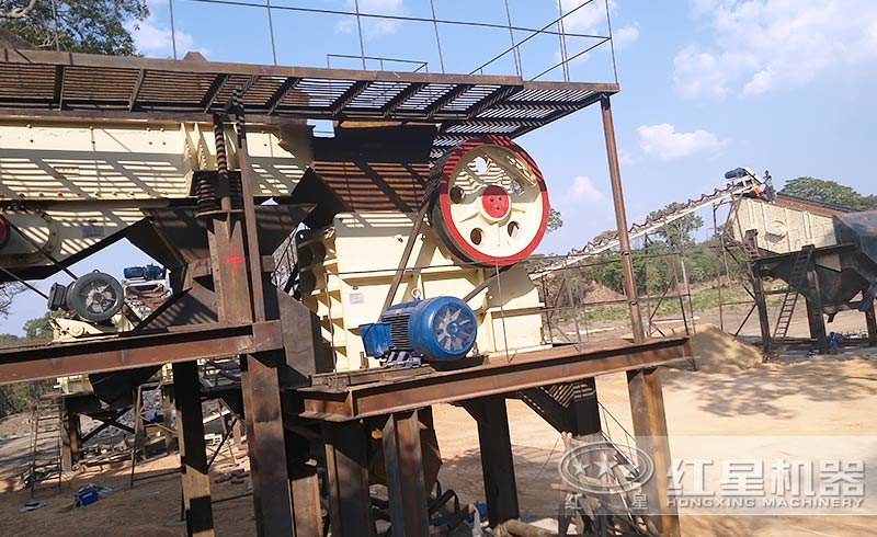 顎式破碎機現場