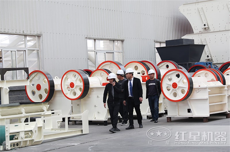 客戶來(lái)廠考察鄂破機(jī)