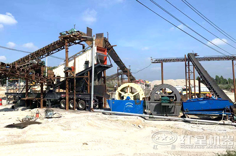 移動式鵝卵石制砂機現(xiàn)場 移動式鵝卵石制砂機現(xiàn)場