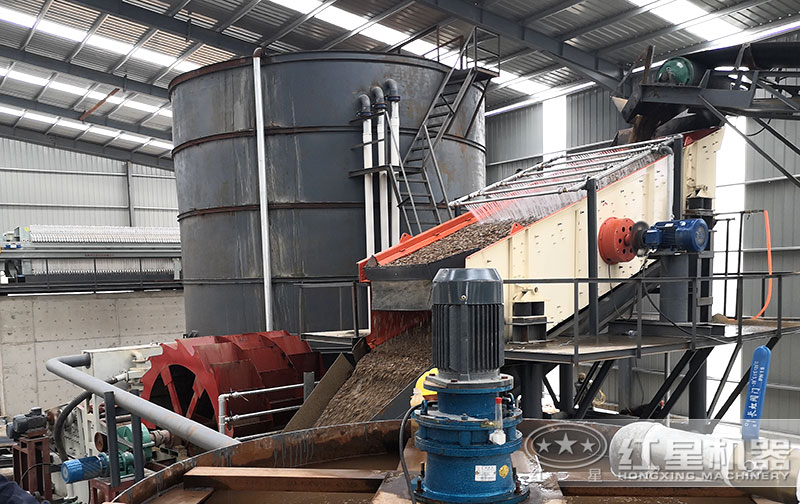 水洗砂生產(chǎn)現(xiàn)場(chǎng) 水洗砂生產(chǎn)現(xiàn)場(chǎng)