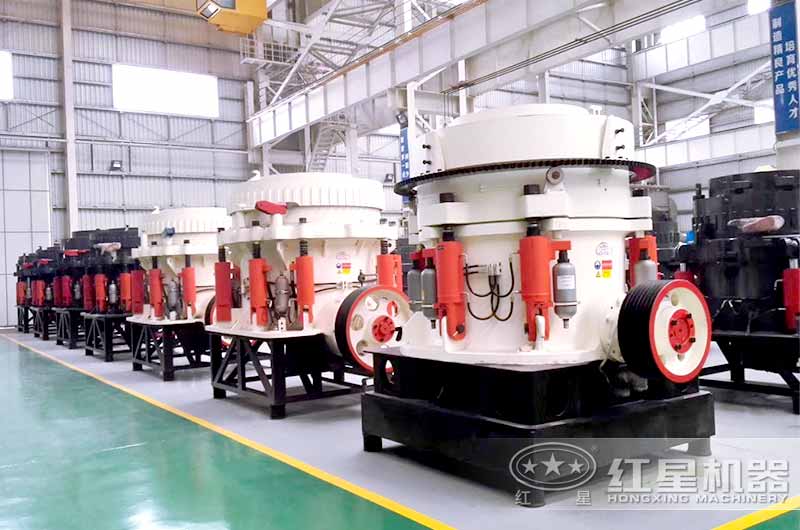 二級(jí)破碎設(shè)備圓錐破，前期投資成本高，后期運(yùn)行成本低