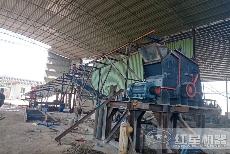 破碎生產(chǎn)線中常用的碎石機(jī)有哪些？全套生產(chǎn)方案配置