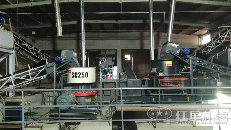 鵝卵石制成沙子用對輥制沙機還是沖擊制砂機，哪個好用