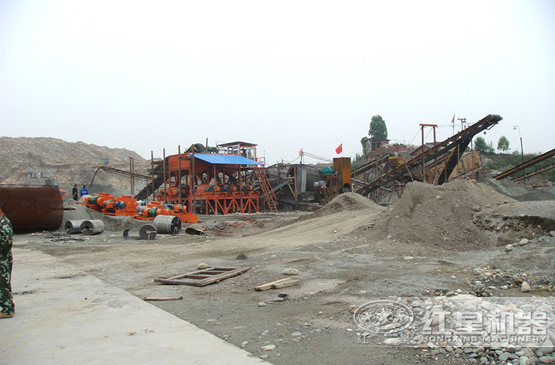 小型液壓對輥破碎機(jī)常用型號及價格，提供現(xiàn)場視頻